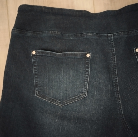 BELLE BY KIM GRAVEL TRIPLELUX  5 POCKET 8" SHORTS DARK DENIM SHORTS ONLY - Picture 3 of 7